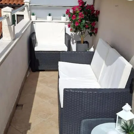 Sonja Split